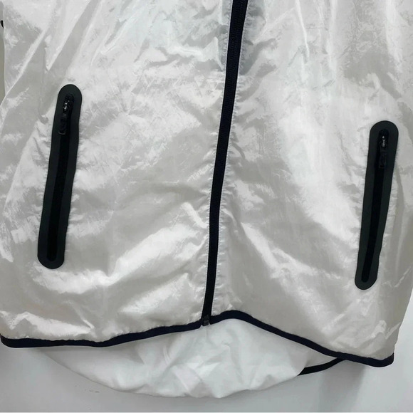 Nike Tech Aeroshield Windbreaker Jacket Sz S White And Black Running Outdoor Gym - Picture 2 of 10